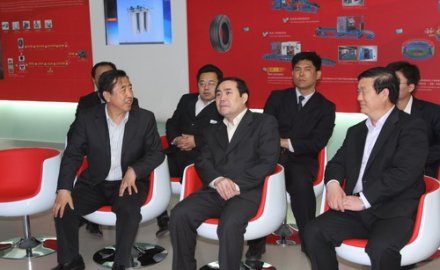 青島市副市長王廣正到公司調研科技創新工作